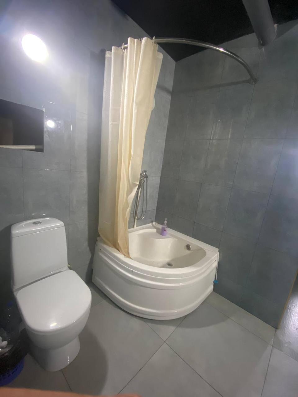 Hostel Na Bobura Ташкент Екстер'єр фото